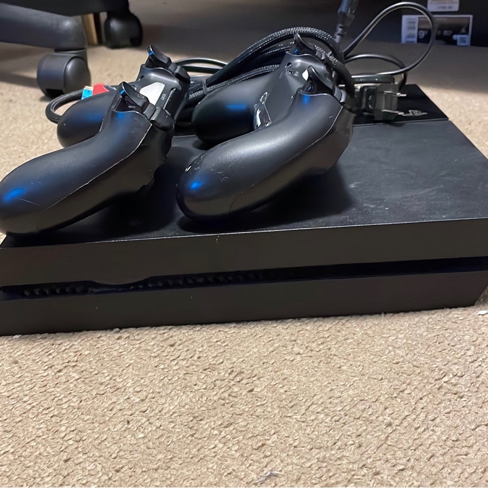 PS4 controller bundle - Picture 3 of 3